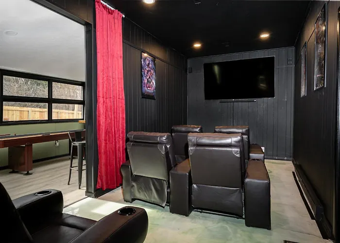 Modern 3 Bedroom Home W Hot Tub Movie Room Dog Park