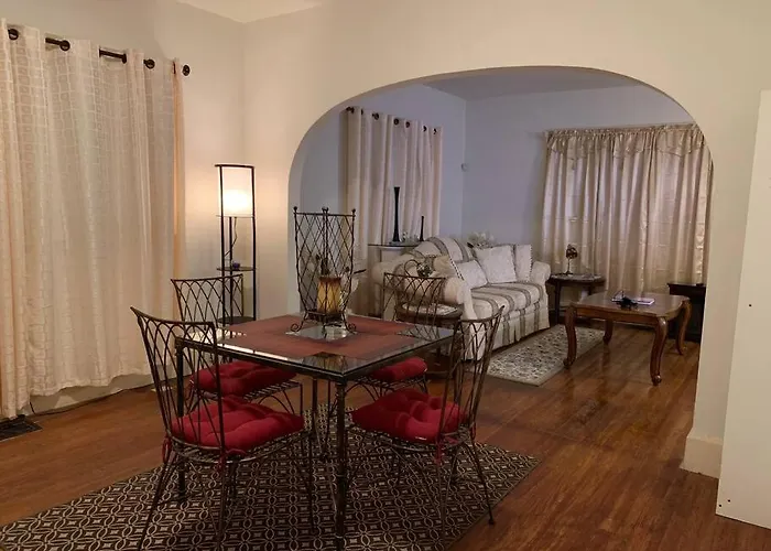 Comfortable 2-Bdrm Spacious Home With Wifi & Patio