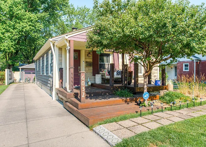 Broad Ripple Getaway, Hot Tub, King Bed, Walk To Shops, Bike The Monon