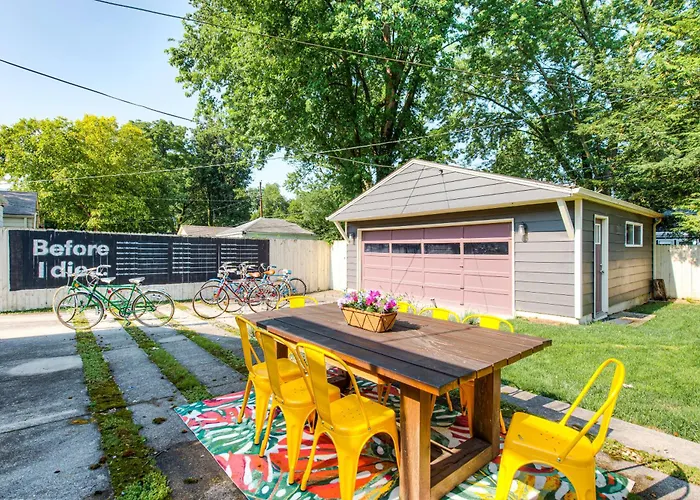 Broad Ripple Getaway, Hot Tub, King Bed, Walk To Shops, Bike The Monon