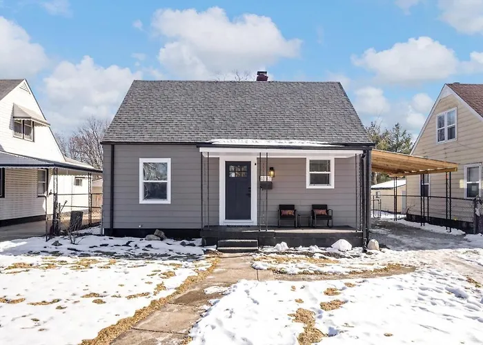 Game Room Retreat With Firepit And Gym, Sleeps 12